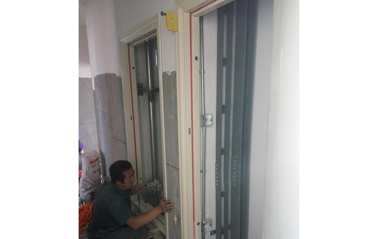 2016年6月28日傳媒學院防火門安裝動態展（zhǎn）示圖