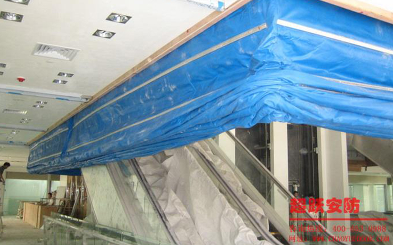 2013.11.21臨縣陽府井（jǐng）超市楊經理選用山西超躍雙軌無機布防火卷簾