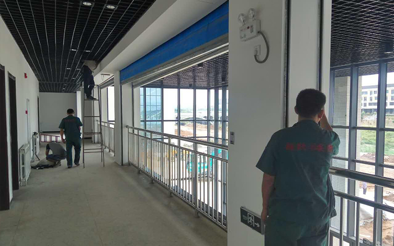 8月25日師（shī）範（fàn）學院防火卷簾調試（shì）作業（yè）動態圖