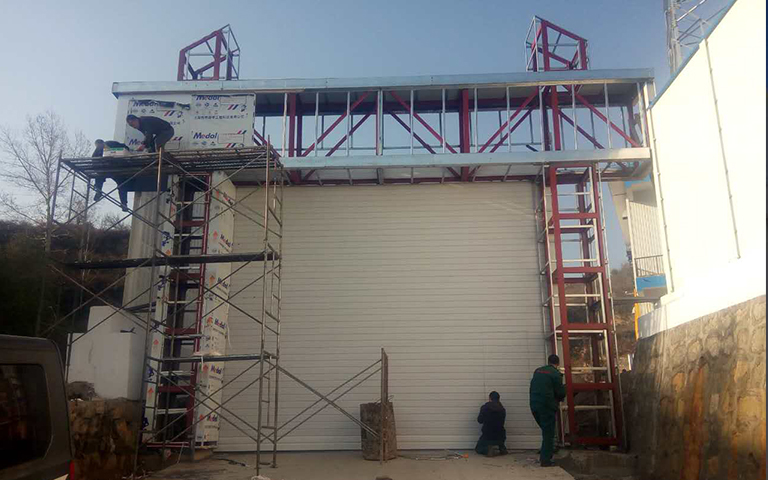 11月4日陽泉市舊街鄉陽窯（yáo）村保（bǎo）安煤礦瓦斯電廠安裝卷簾門