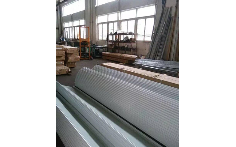 抗（kàng）風（fēng）卷簾