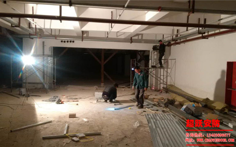 10.20府東花園安裝防火卷（juàn）簾門工地施工現場