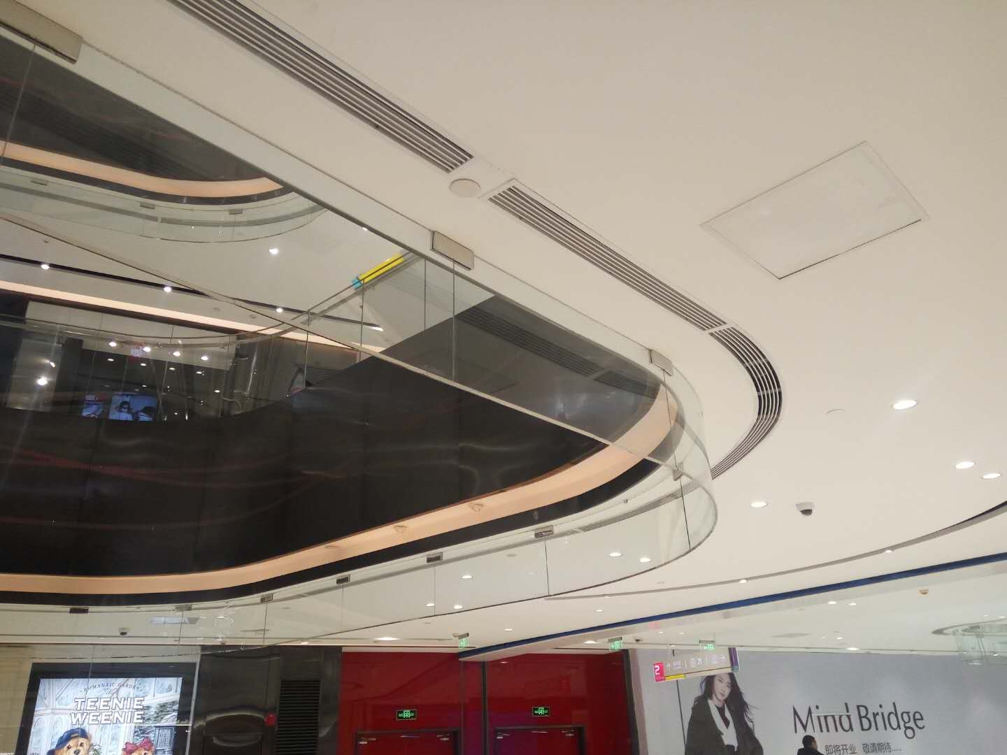 2017年（nián）11月23日華（huá）宇工地擋（dǎng）煙垂壁順利完工（gōng）！