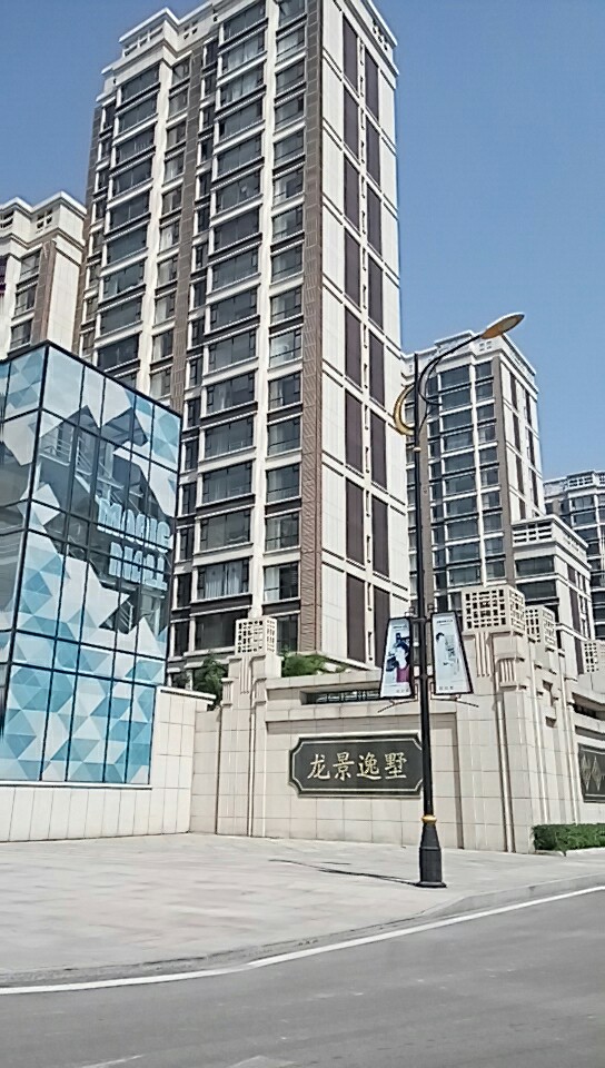 2018年5月4日臻觀園小區地下停車場防火（huǒ）卷簾門（mén）貨到工地