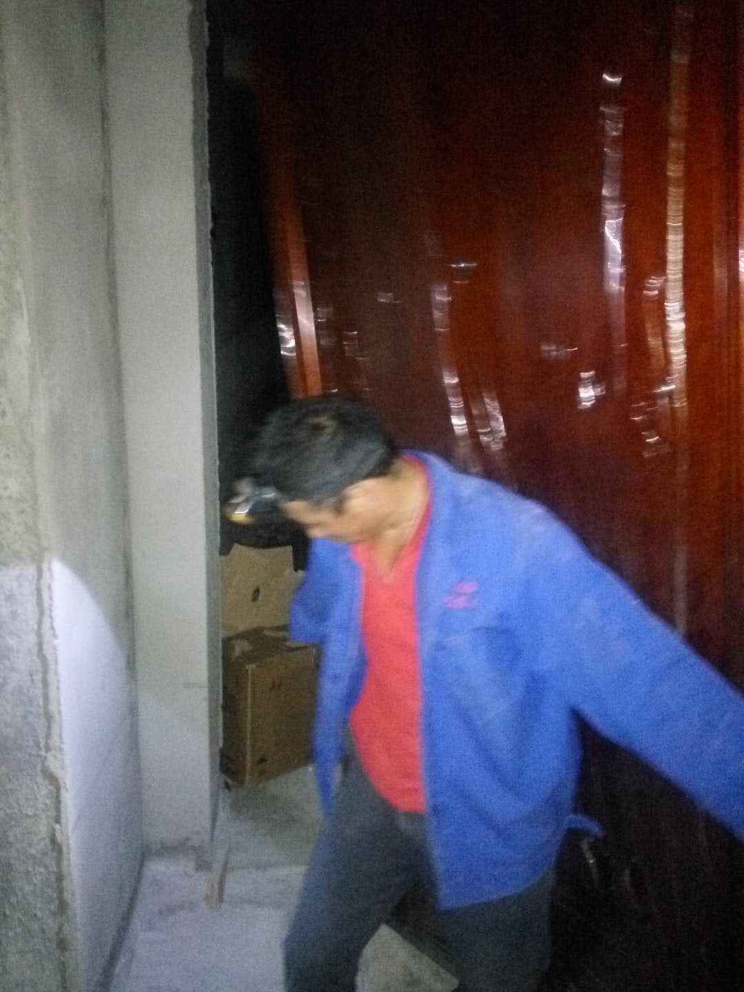 2018年5月（yuè）8日（rì）晚上8點一起草 www.17.com网站勤勞的工人師傅門還在加班（bān）幹（gàn）活（huó）