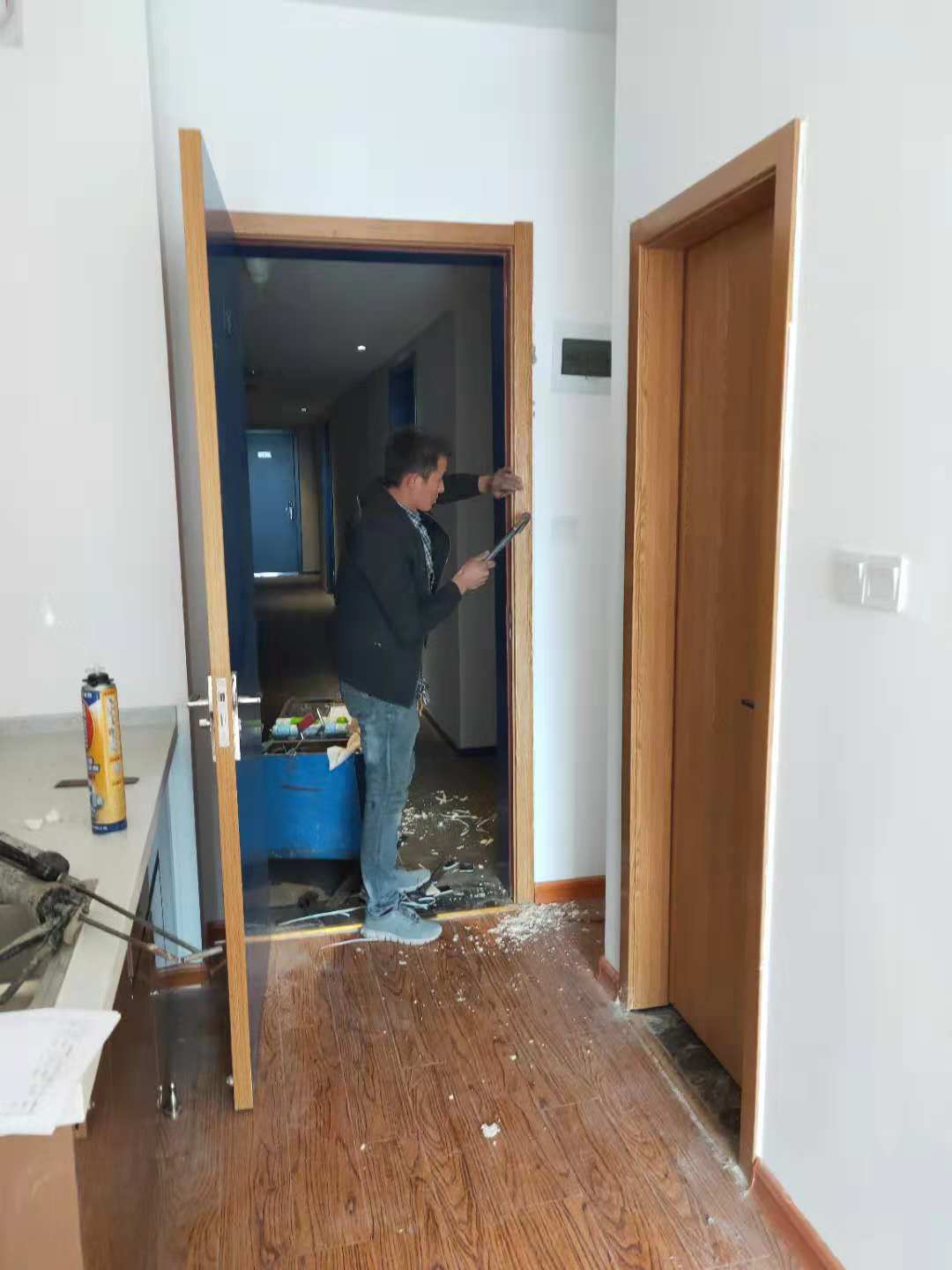 2018年11月16日大學（xué）城維修入戶門