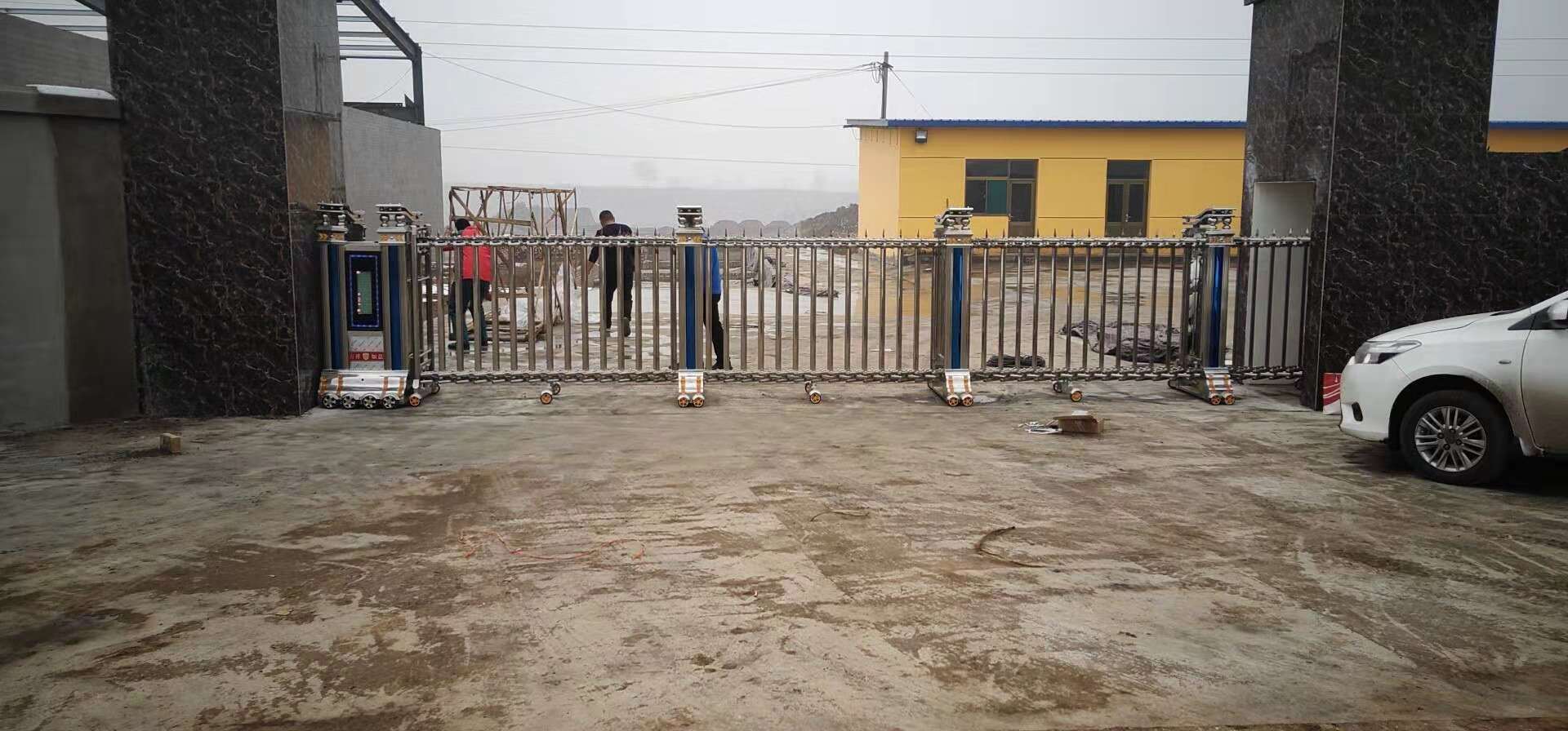 2018年12月（yuè）6日平遙中森橡膠有限公司伸縮門案例（lì）