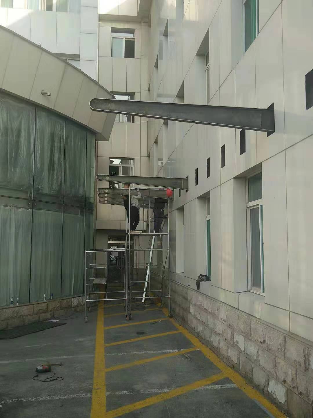 2020山大二院玻璃雨棚施（shī）工現場