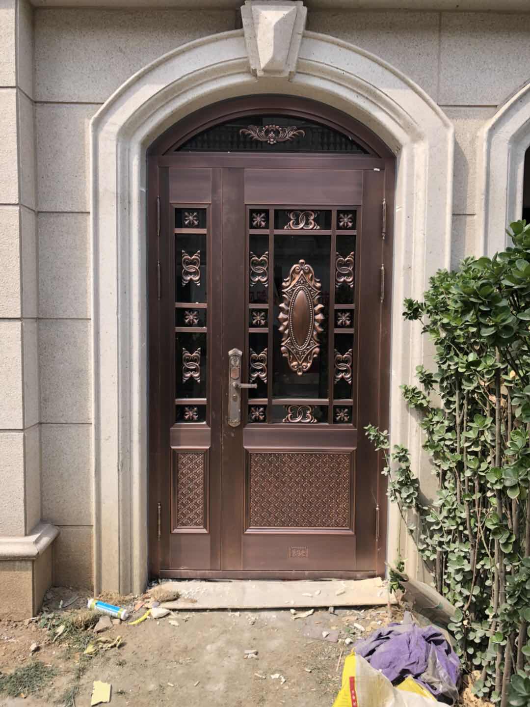 2020陽光翡麗灣銅門安裝現場