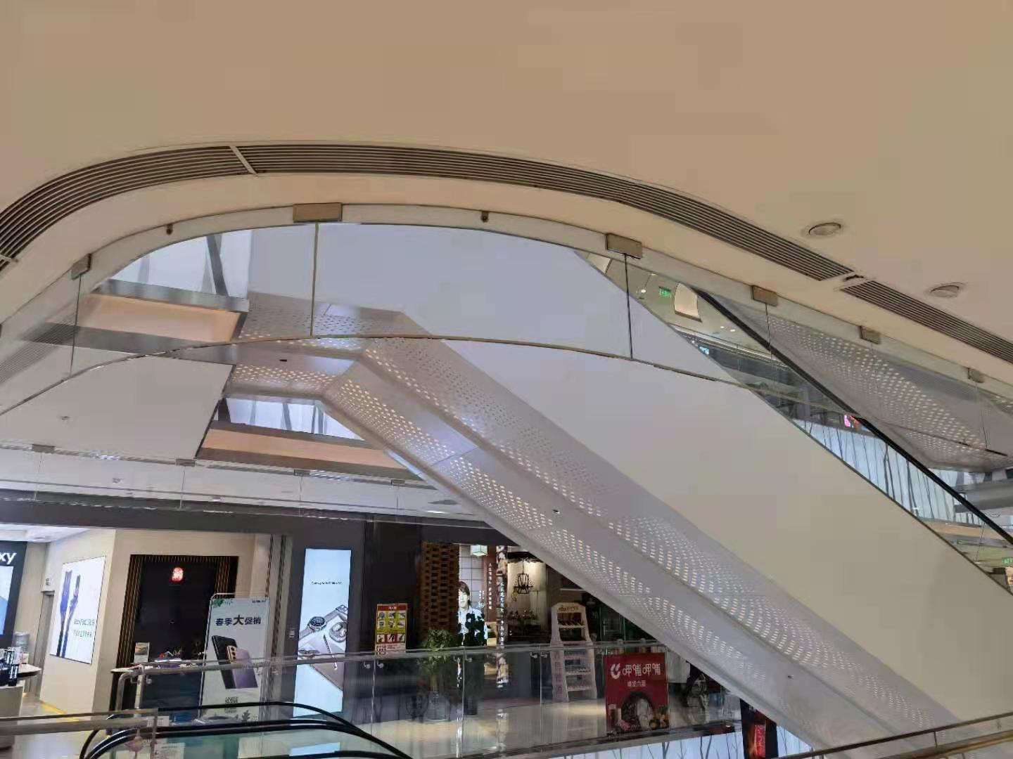 華宇百花穀玻璃擋煙垂壁