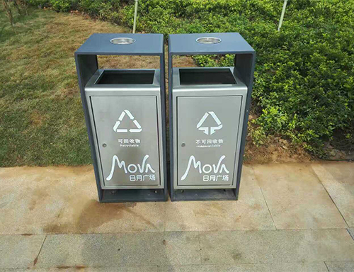 垃（lā）圾（jī）桶